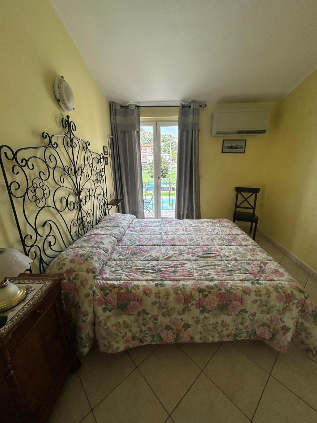 Appartamento Vista Mare Con Piscina Cala Di Sole Imperia Exteriér fotografie