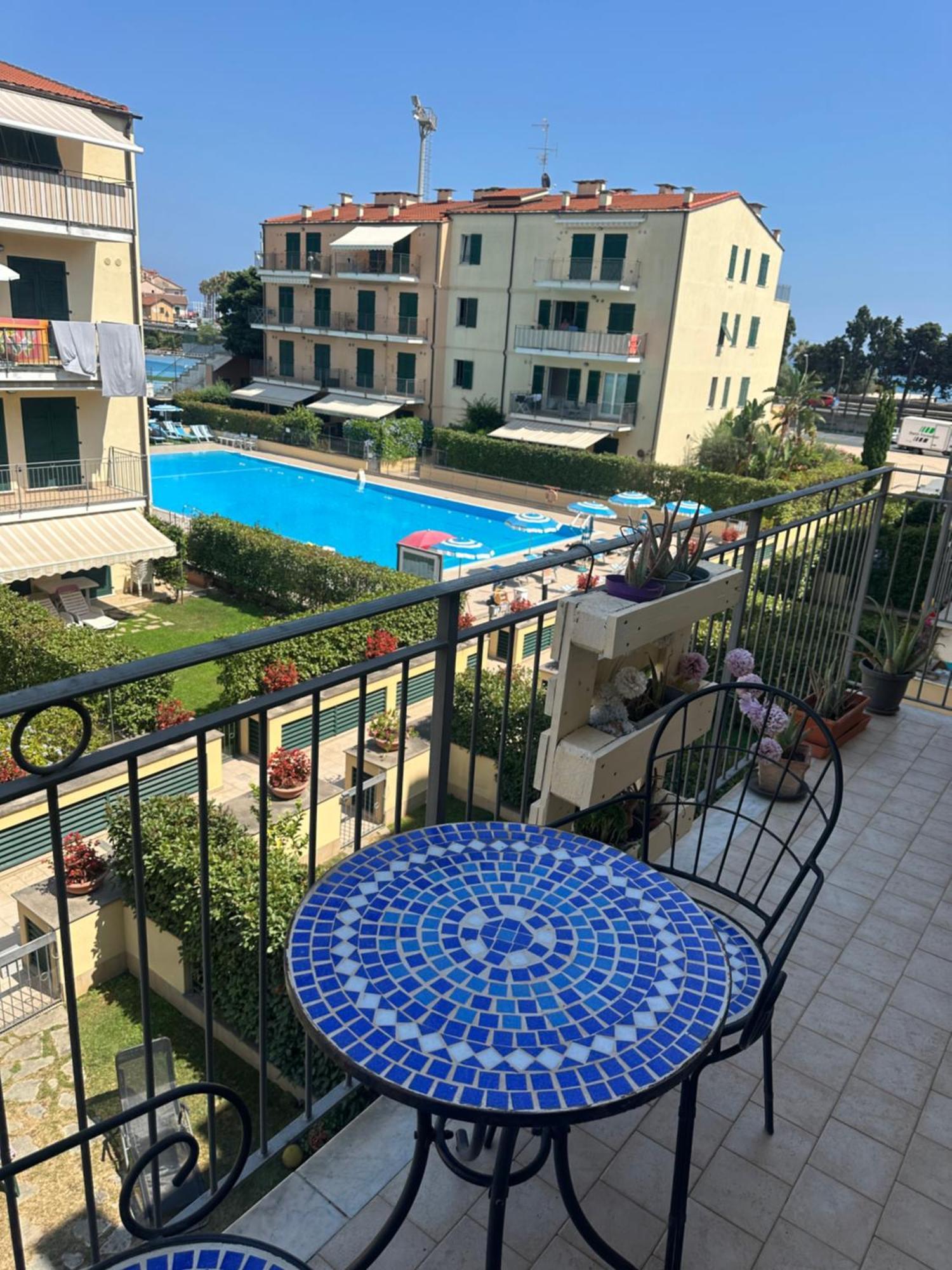 Appartamento Vista Mare Con Piscina Cala Di Sole Imperia Exteriér fotografie