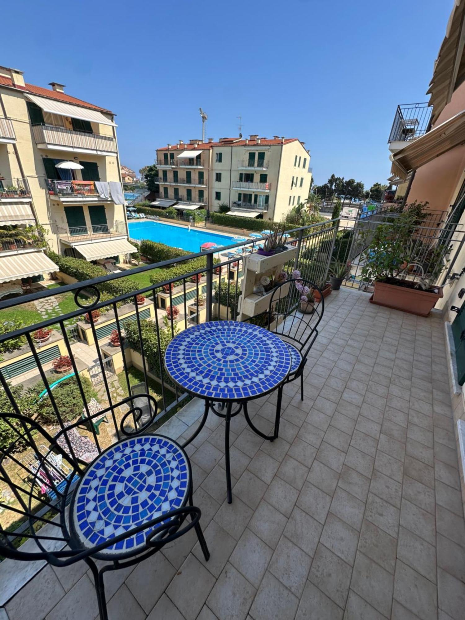 Appartamento Vista Mare Con Piscina Cala Di Sole Imperia Exteriér fotografie