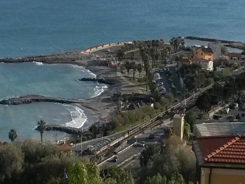 Appartamento Vista Mare Con Piscina Cala Di Sole Imperia Exteriér fotografie