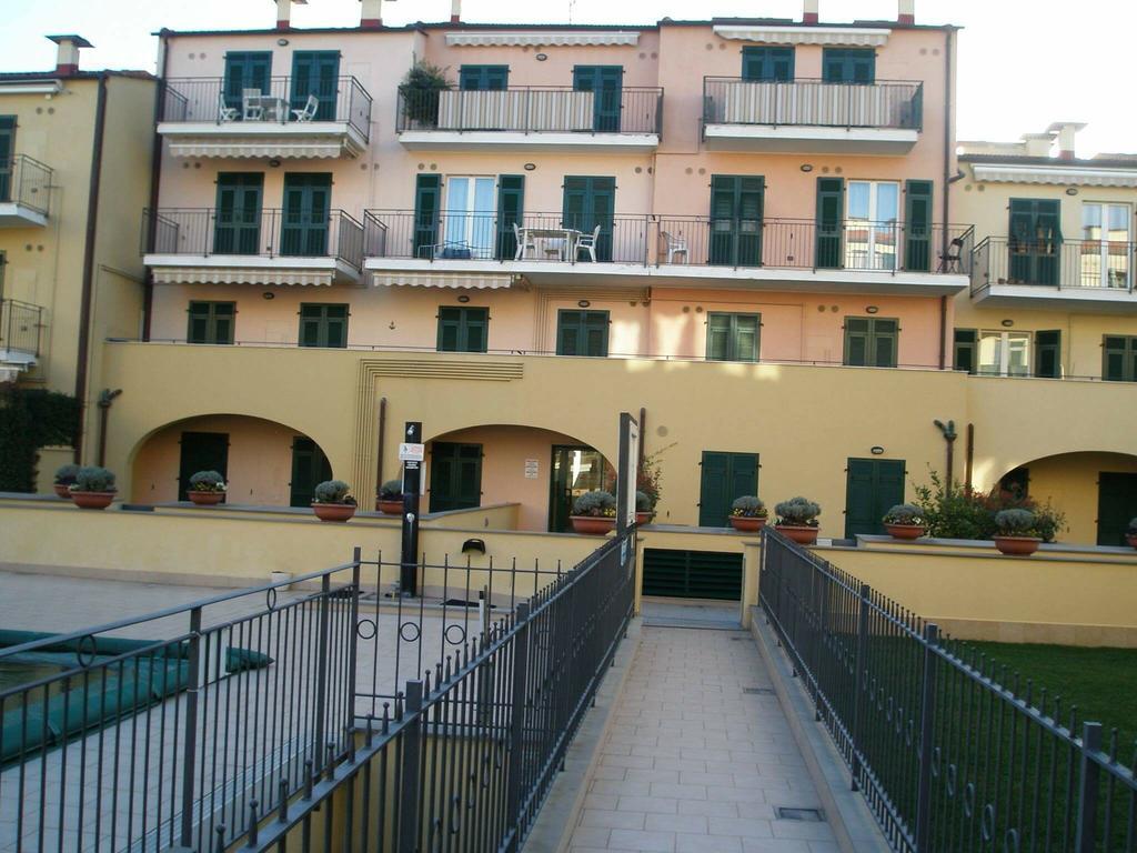 Appartamento Vista Mare Con Piscina Cala Di Sole Imperia Exteriér fotografie